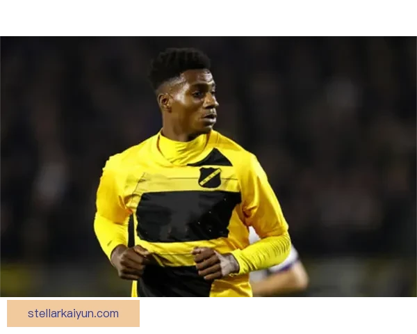 哈维·西蒙斯在埃因霍温表现稳健，状态回暖引发关注